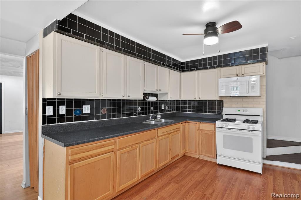 13574 Fairview Court, Van Buren, MI 48111 — Photo 33
