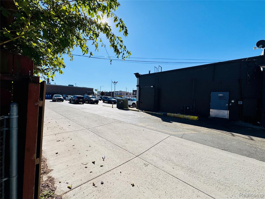 11667 Mitchell Street, Hamtramck, MI 48212 — Photo 35