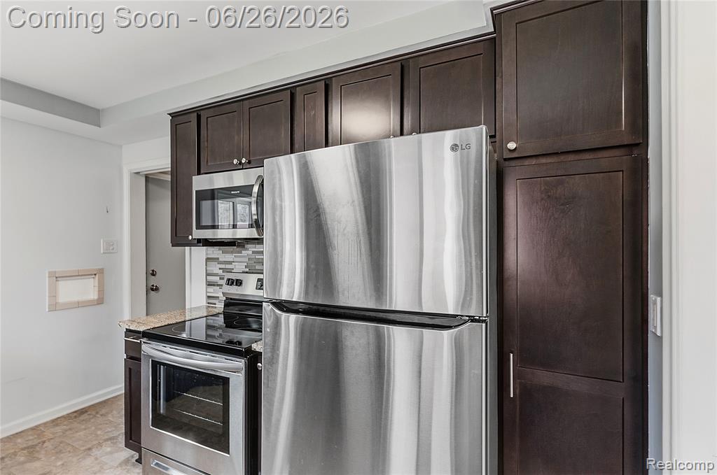 24671 Kenosha Street, Oak Park, MI 48237 — Photo 9