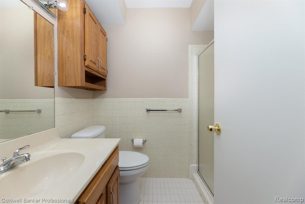 425 Riviera Drive, Saint Clair Shores, MI 48080 — Photo 26