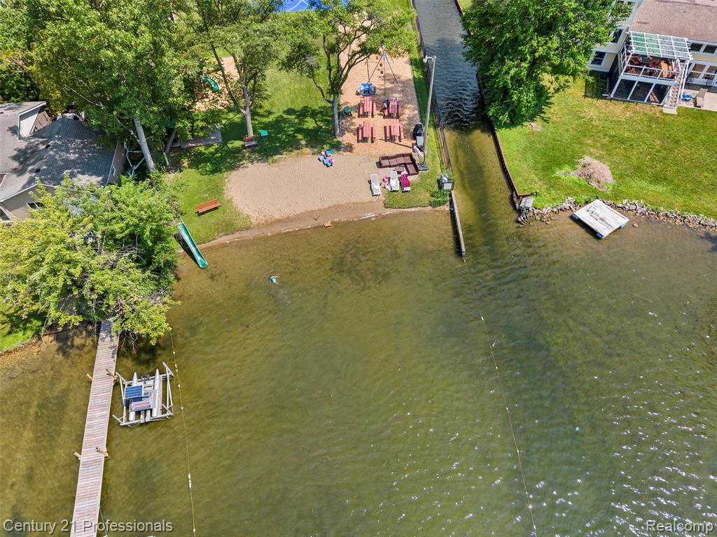 5135 Virgie Lane, West Bloomfield, MI 48324 — Photo 34