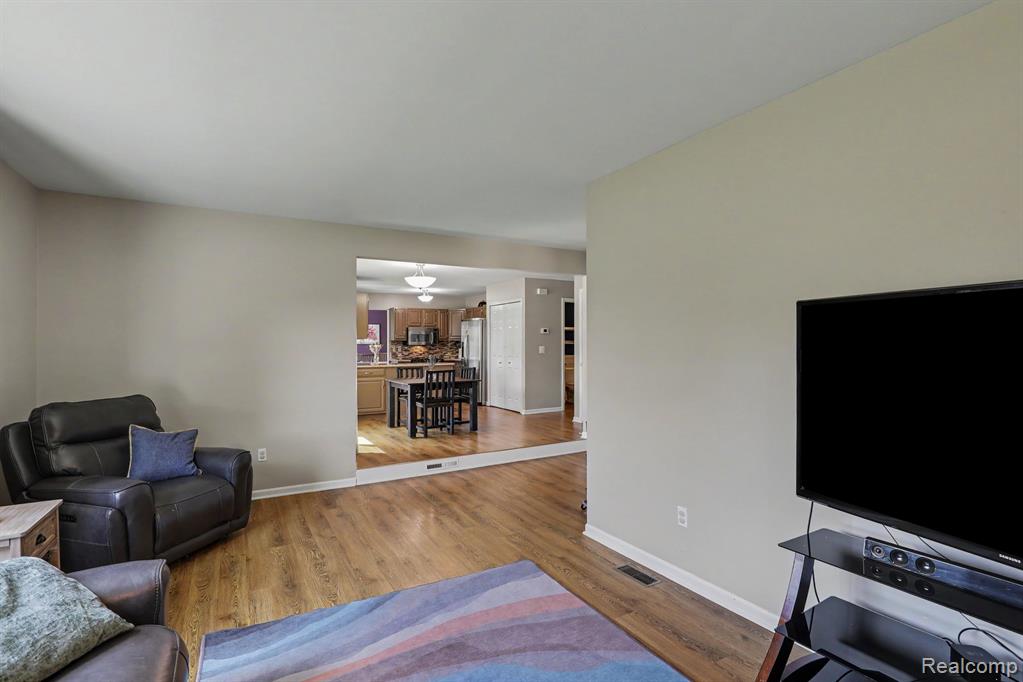 6433 Woodcrest Ridge, Clarkston, MI — Photo 15