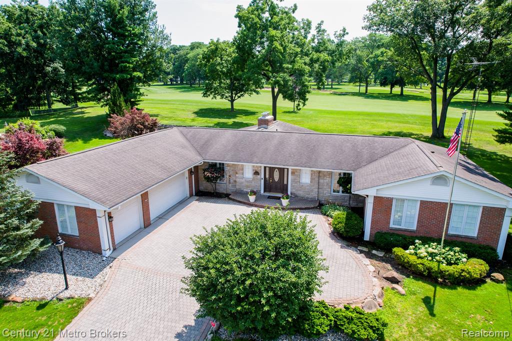 9270 Hidden Valley Court, Grand Blanc, MI 48439 — Photo 2