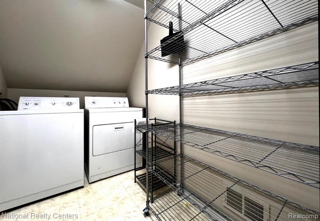 7001 Locklin Court, West Bloomfield, MI 48324 — Photo 12