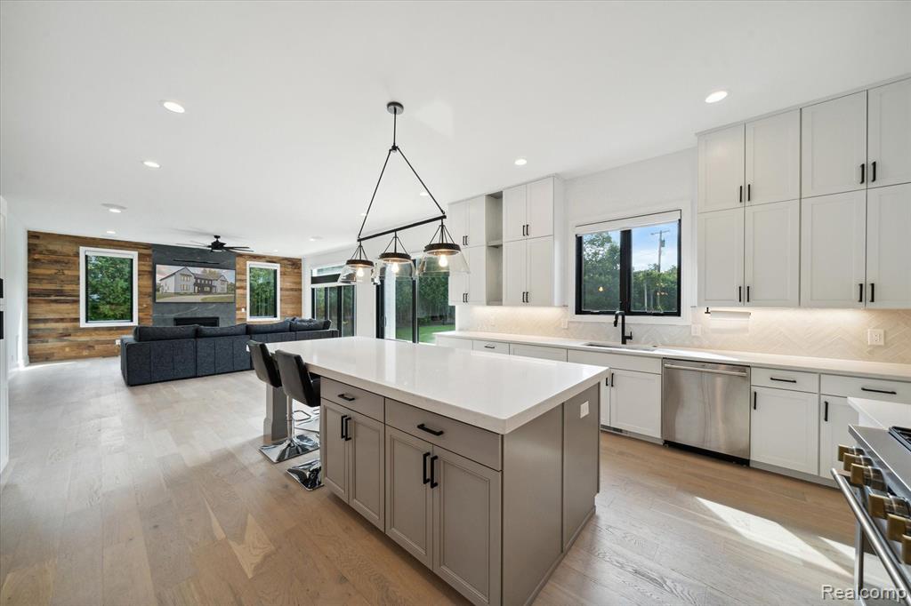 7450 PARKSTONE Lane, Bloomfield Hills, MI 48301 — Photo 23
