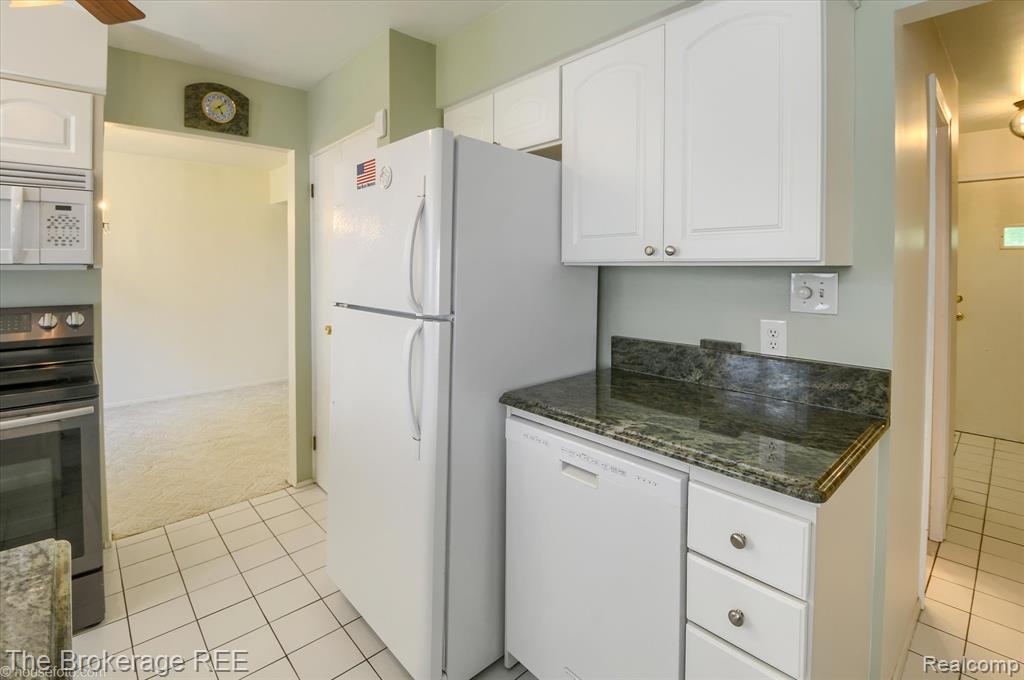6228 Greenview Drive, Burton, MI 48509 — Photo 20