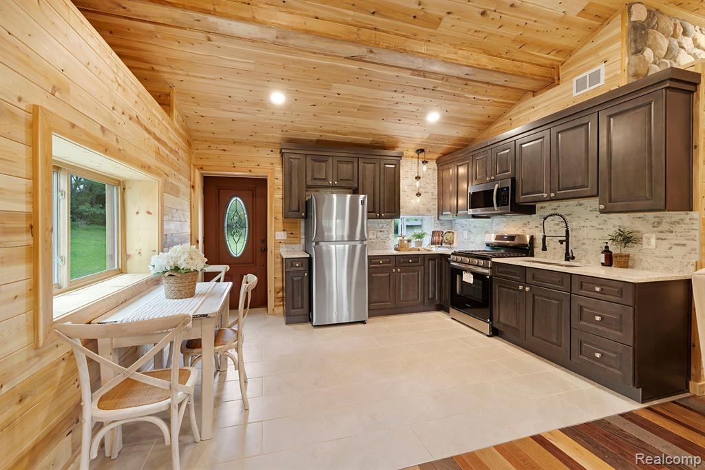 8760 HYNE Road, Brighton, MI 48114 — Photo 10