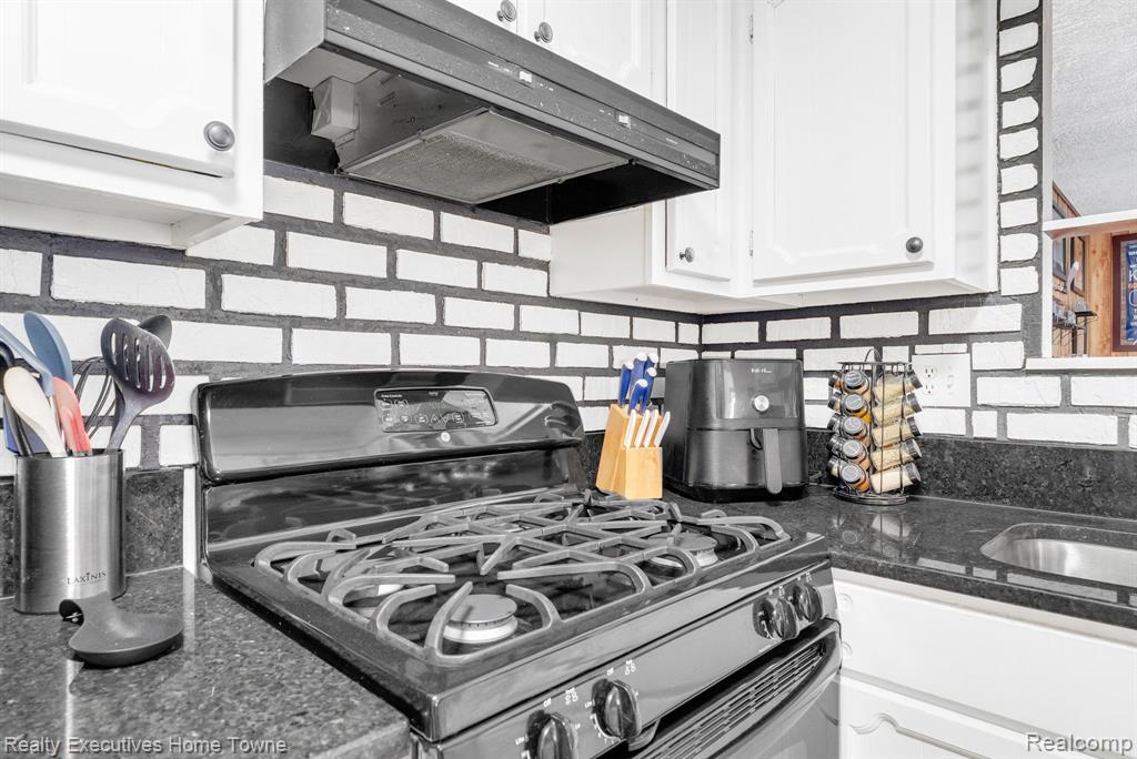 8540 Russell Street, Shelby Twp, MI 48317 — Photo 18