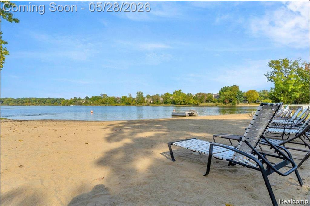6910 Leytonstone Boulevard, West Bloomfield, MI — Photo 42
