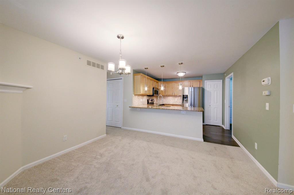 5104 TAMARA Circle, Walled Lake, MI 48390 — Photo 6