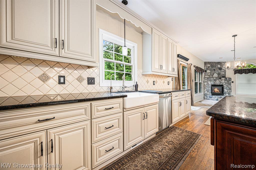6060 Rosewood Parkway, White Lake, MI 48383 — Photo 9