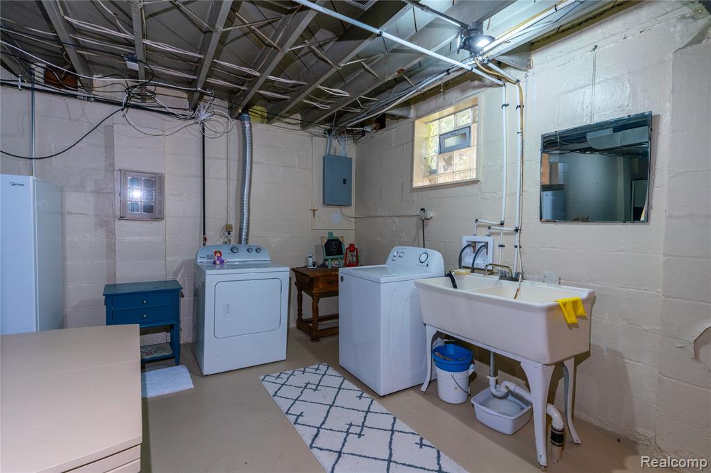 6857 Woodmont Avenue, Detroit, MI 48228 — Photo 32