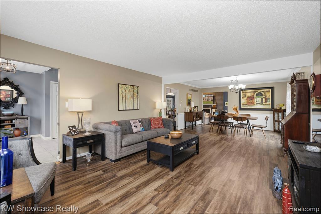 6144 Venice Drive, Commerce Twp, MI 48382 — Photo 11