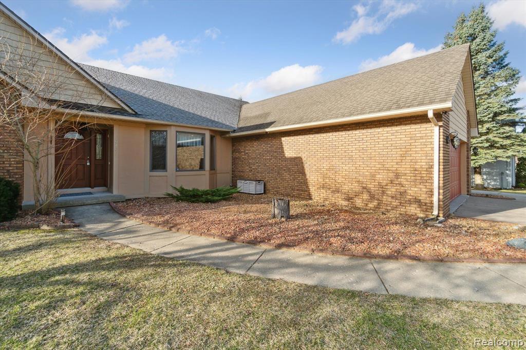 9400 ENGLISHMAN Drive, Fenton, MI 48430 — Photo 4