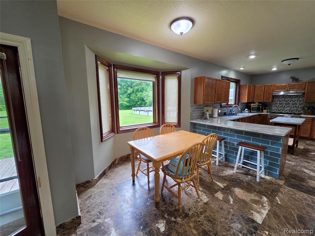 5150 W Carpenter Road, Flint, MI 48504 — Photo 5