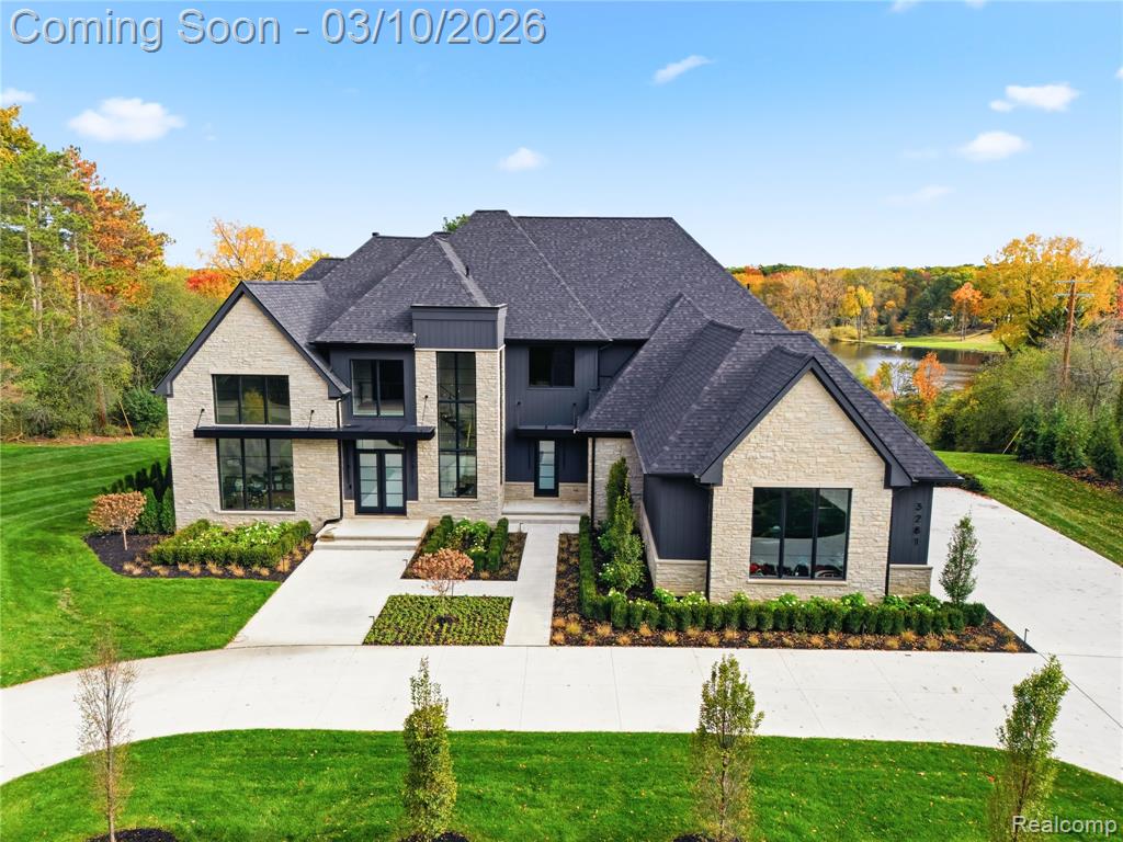3281 Chickering Lane, Bloomfield Hills, MI 48302 — front exterior