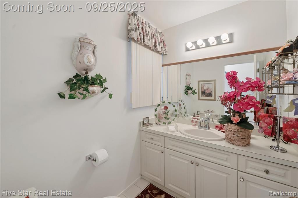 5611 Hillcrest Circle W, 50, West Bloomfield, MI — Photo 20