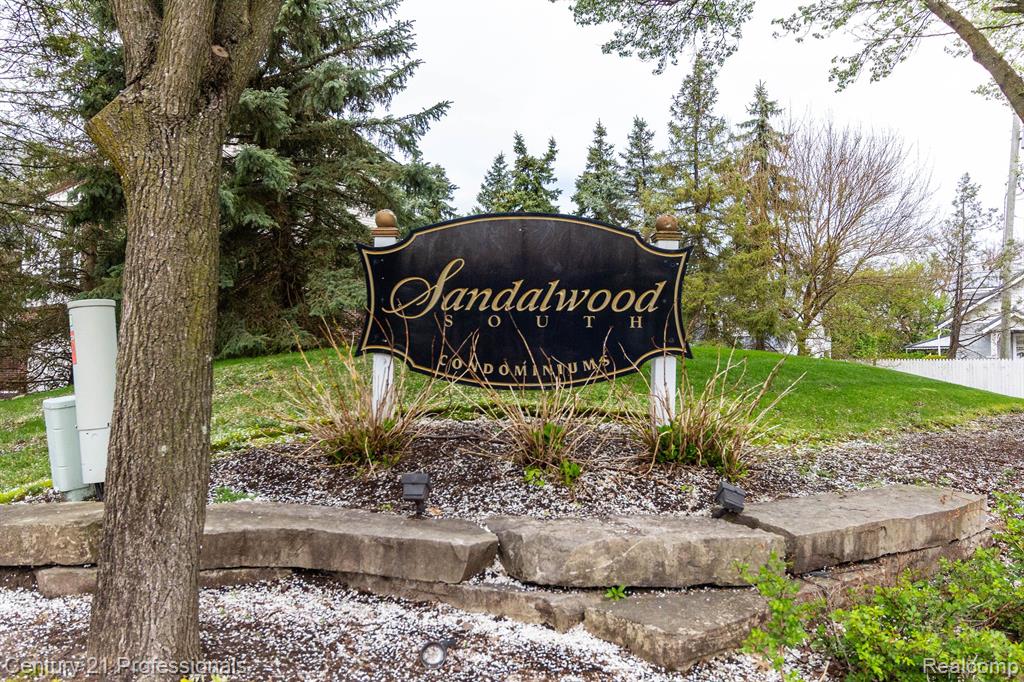 798 SANDALWOOD Drive, Troy, MI 48085 — Photo 3