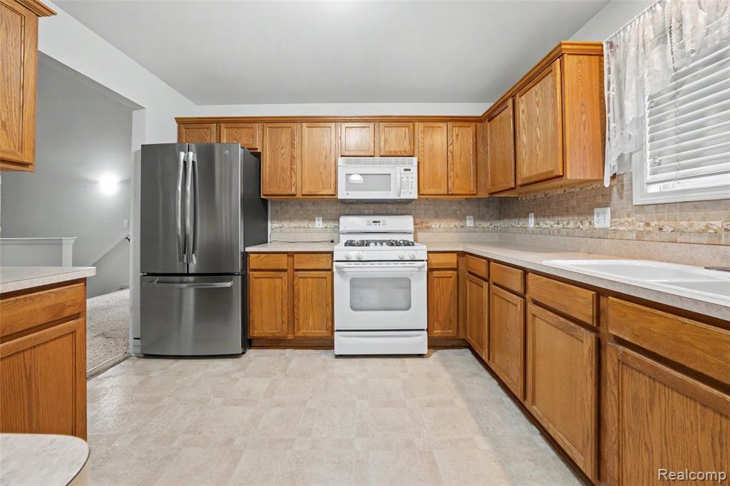 45467 Coachfort Drive, Macomb, MI 48044 — Photo 10