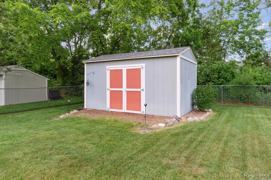 7031 Cleon Drive, Swartz Creek, MI 48473 — Photo 36