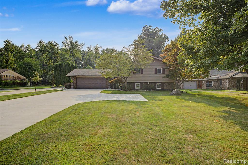 21055 Parke Lane, Grosse Ile, MI 48138