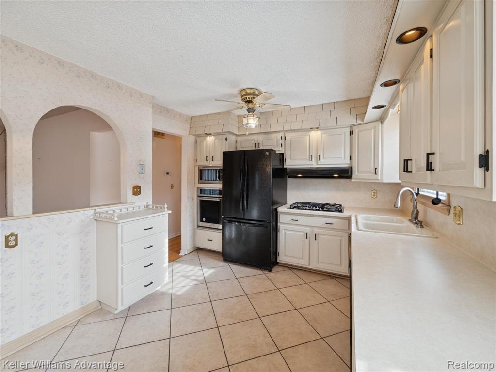 6450 Fenton Street, Dearborn Heights, MI 48127 — Photo 9