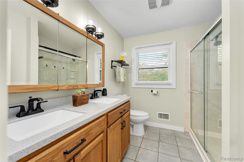 8077 Hunter Road, Bath, MI 48808 — Photo 17