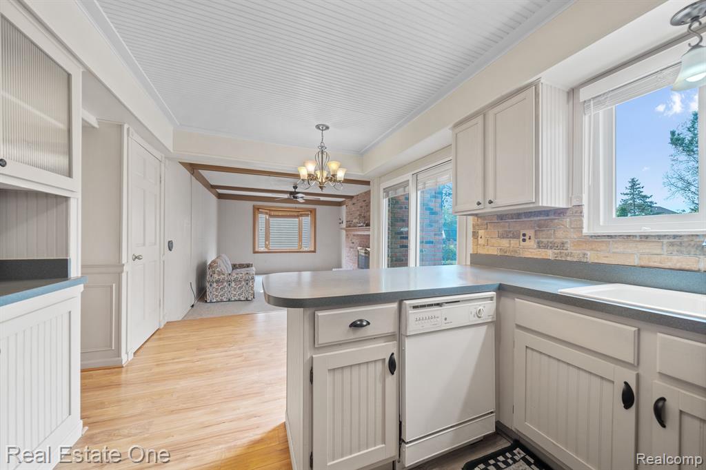 6055 PORTERIDGE Lane, Canton, MI 48187 — Photo 7