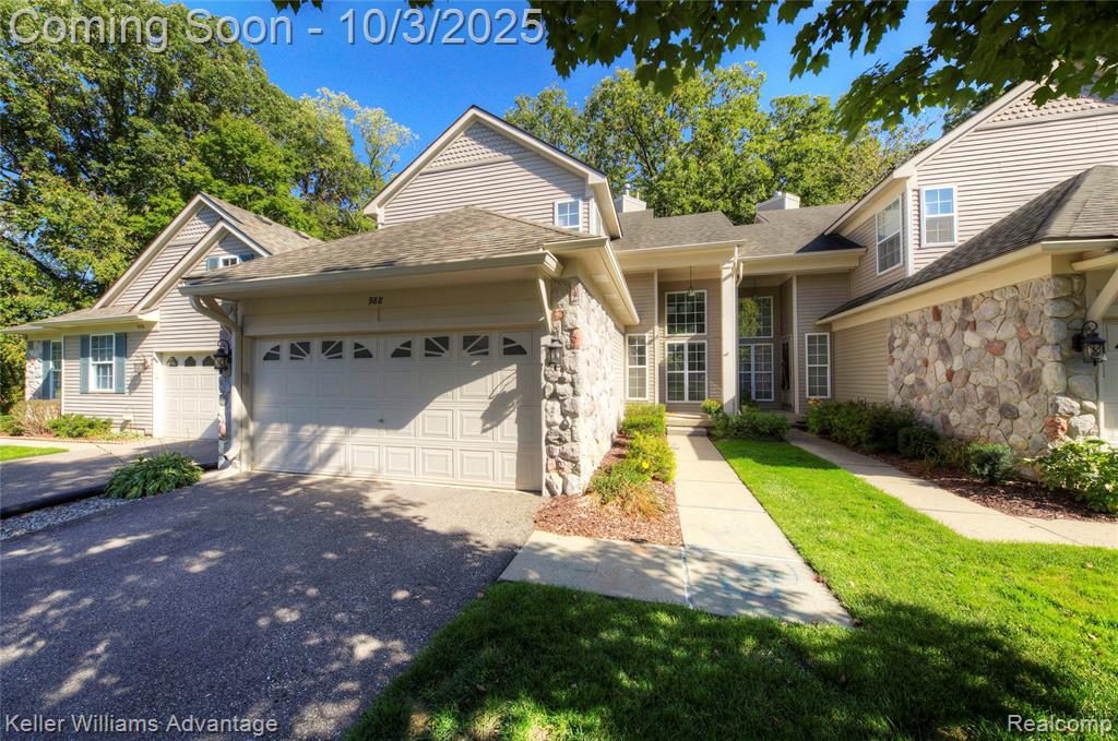 988 Calpernia, Wixom, MI 48393 — front exterior