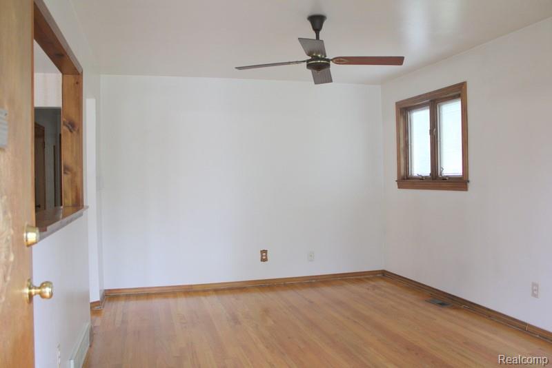 907 Farnham Avenue, Lincoln Park, MI 48146 — Photo 13