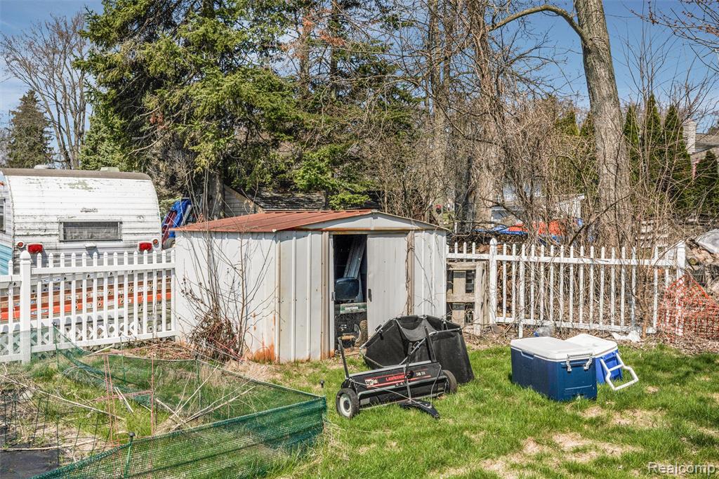 590 Hillwood, White Lake, MI 48383 — Photo 34