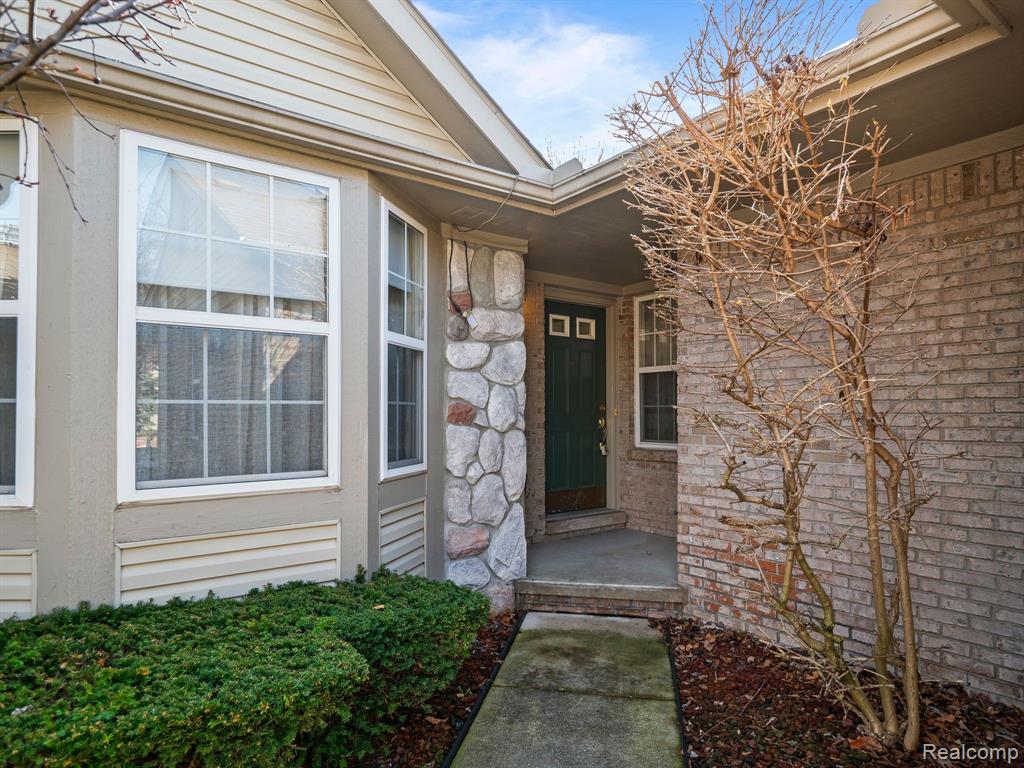 41168 BERMUDA Drive, Sterling Heights, MI 48314 — Photo 3
