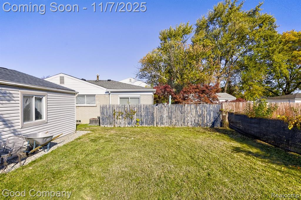 583 Manchester Street, Madison Heights, MI 48071 — Photo 32