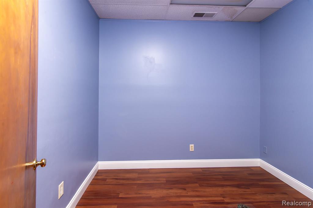 5574 COOLEY LAKE Road, Waterford, MI 48327 — Photo 20