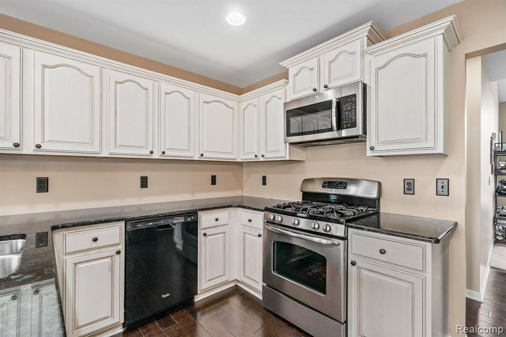 4096 Villager Dr Drive, Lake Orion, MI — Photo 13