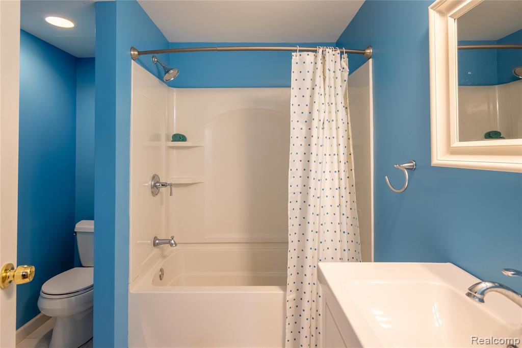 41063 Millbrook Drive, Sterling Heights, MI 48314 — Photo 26
