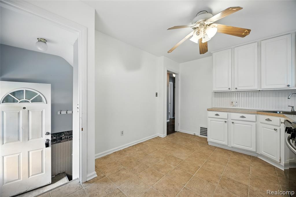 8420 Warren Boulevard, Center Line, MI 48015 — Photo 5