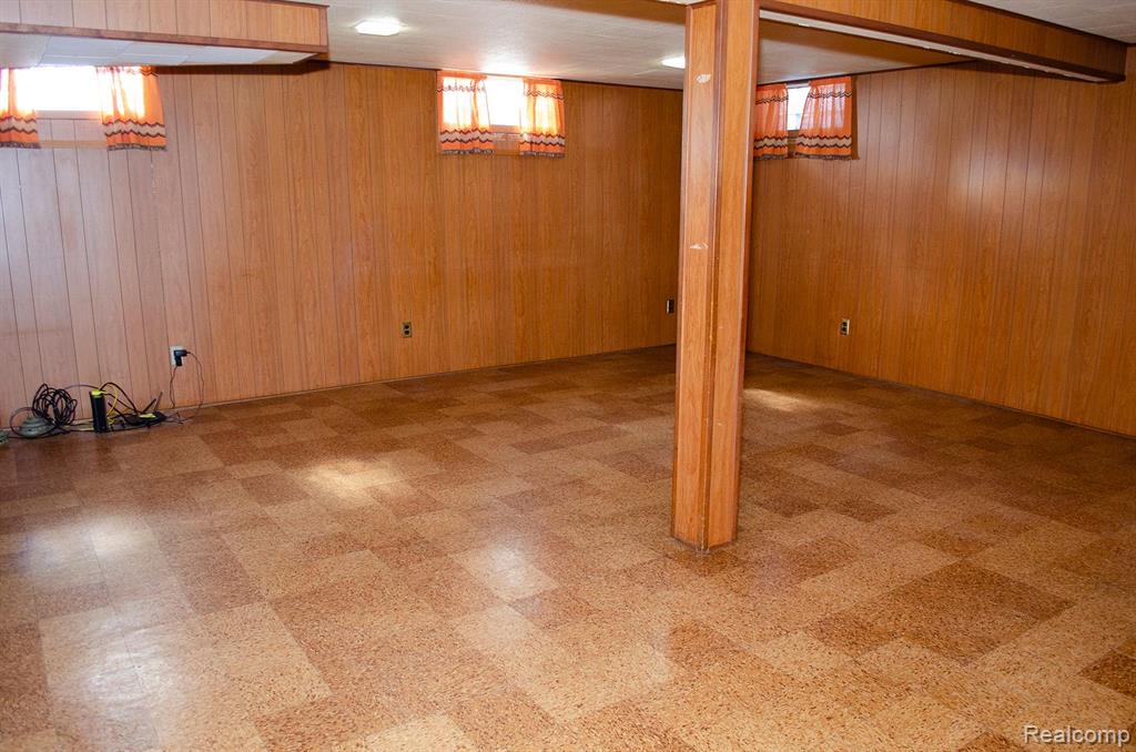 9819 WESTMORE Street, Livonia, MI 48150 — Photo 26