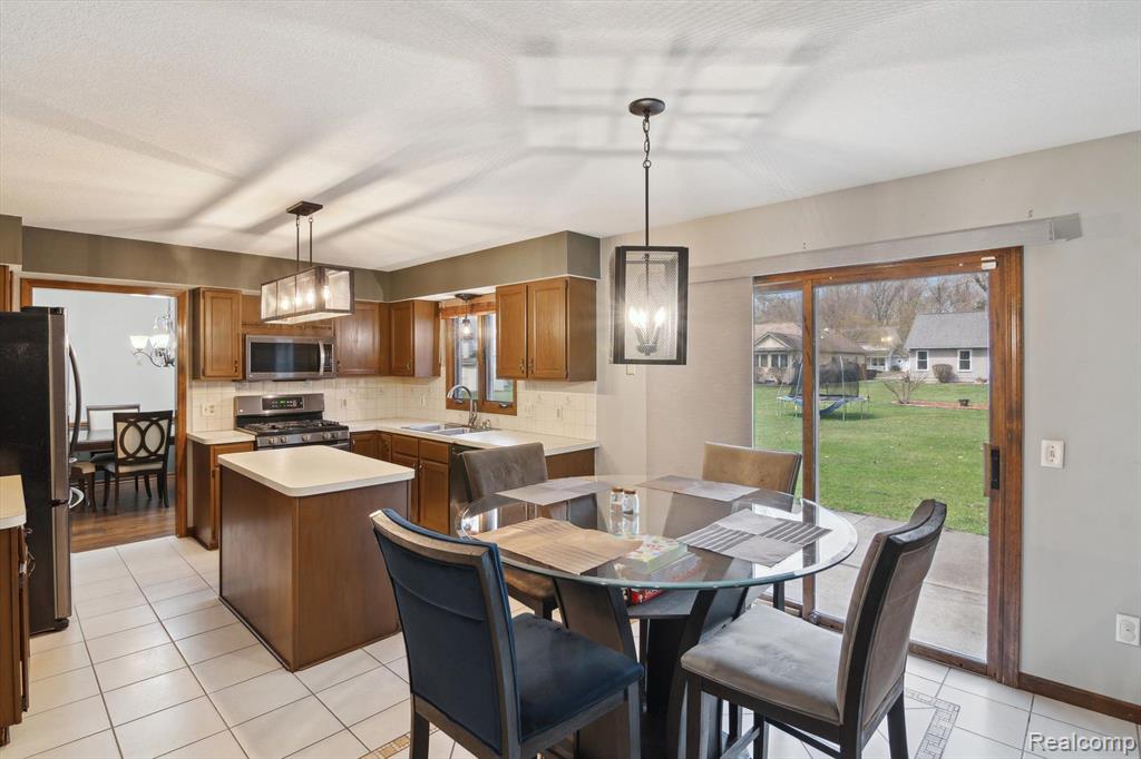 925 DONNALEE Drive, Monroe, MI 48162 — Photo 22