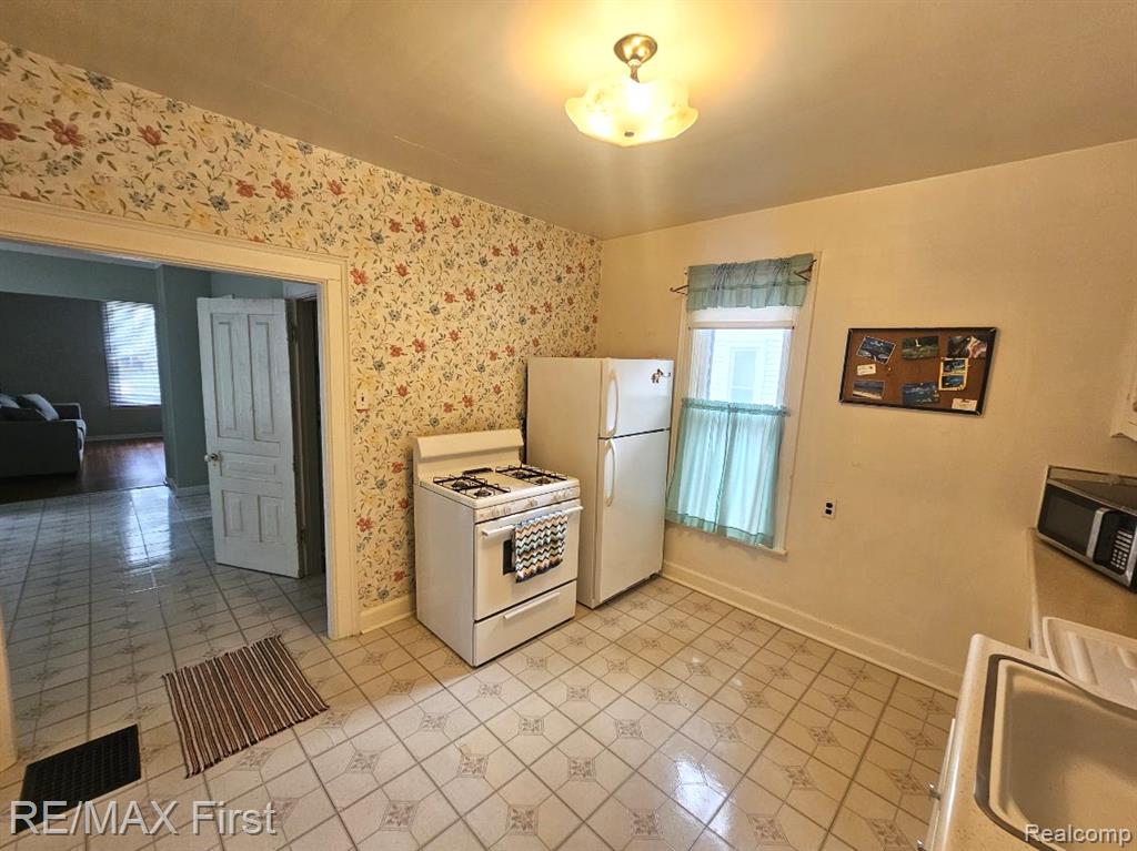 217 Jones Street, Mount Clemens, MI 48043 — Photo 11