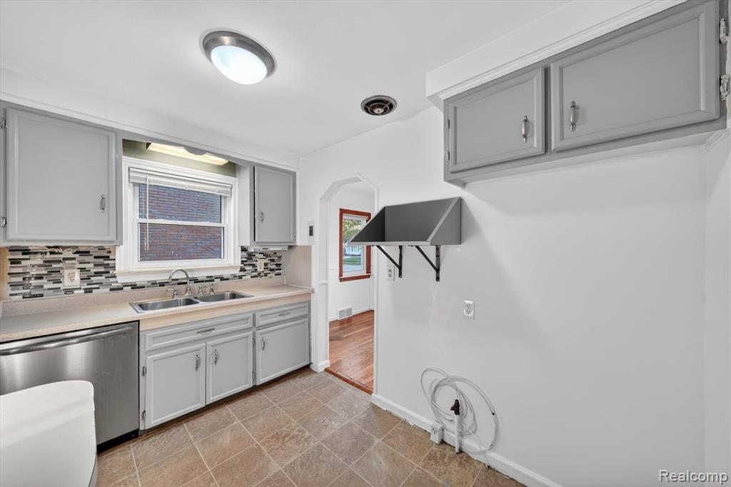 9006 Quandt Avenue, Allen Park, MI 48101 — Photo 15