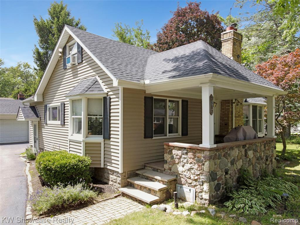 3980 Spencer Terrace, West Bloomfield, MI 48323 — front exterior