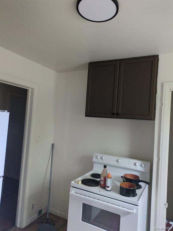 6015 Hereford Street, Detroit, MI 48224 — Photo 11