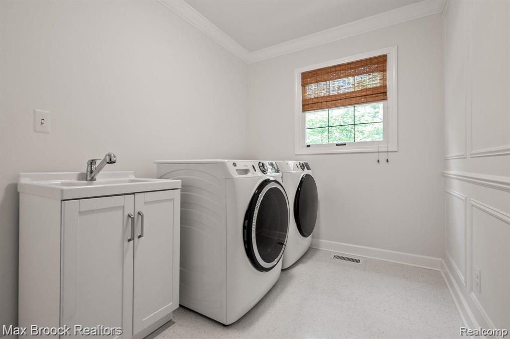 6082 N Shore Drive, West Bloomfield, MI 48324 — Photo 23