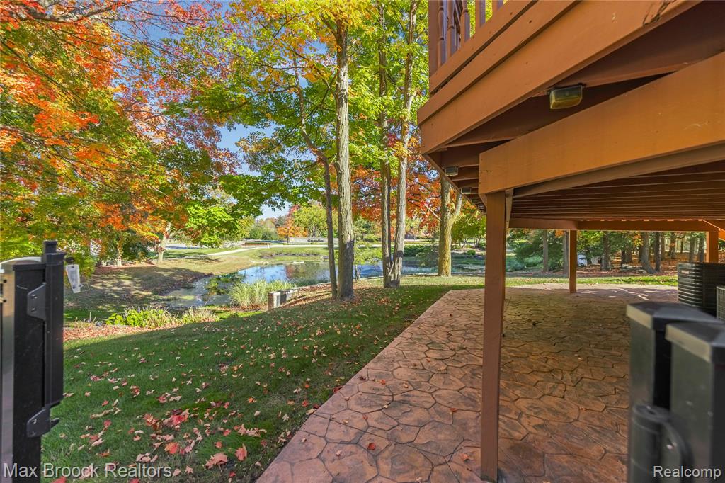 6986 Crosswell Drive, West Bloomfield, MI — Photo 61