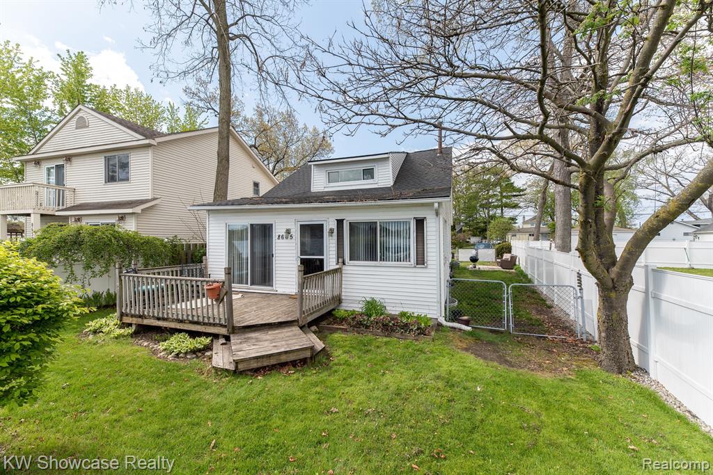 8665 Cooley Lake Road, White Lake, MI 48382 — Photo 27