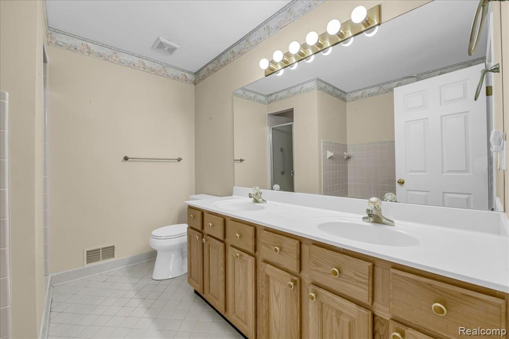 824 N Beech Daly Road, Dearborn Heights, MI 48127 — Photo 12