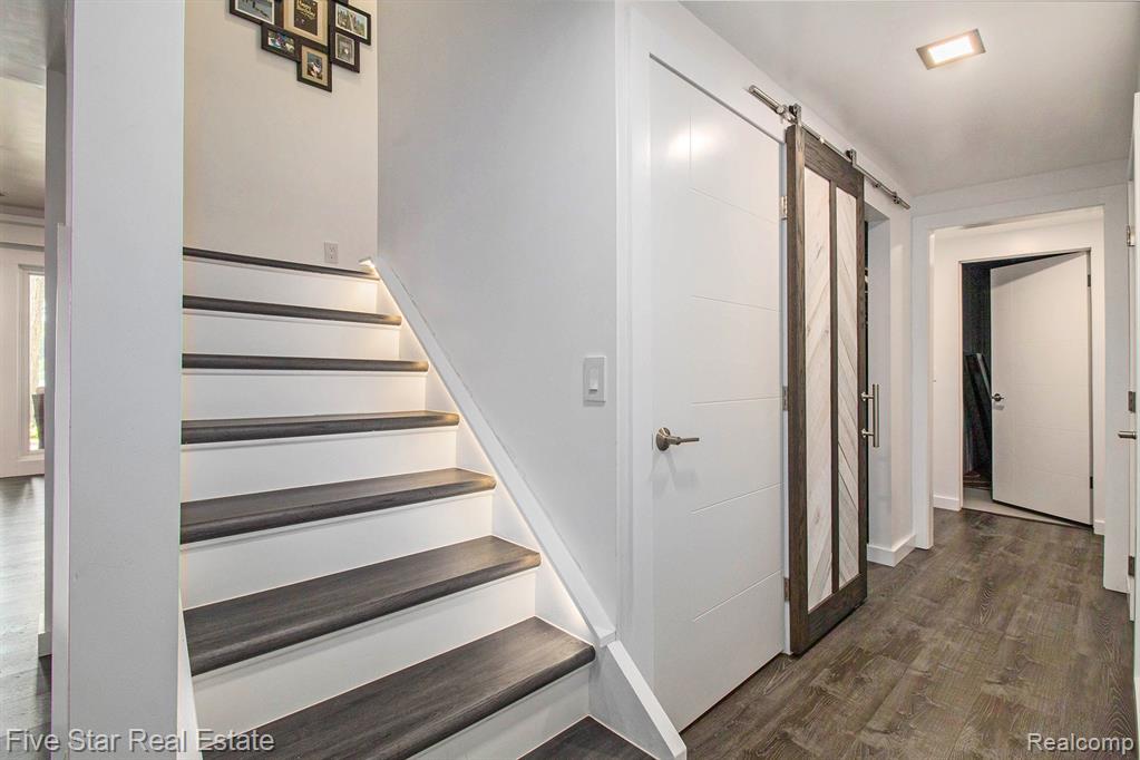 7025 Dandison Boulevard, West Bloomfield, MI 48324 — Photo 57