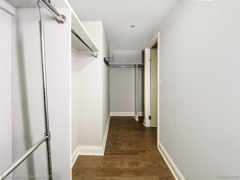 250 E Harbortown Drive, 805, Detroit, MI 48207 — Photo 17
