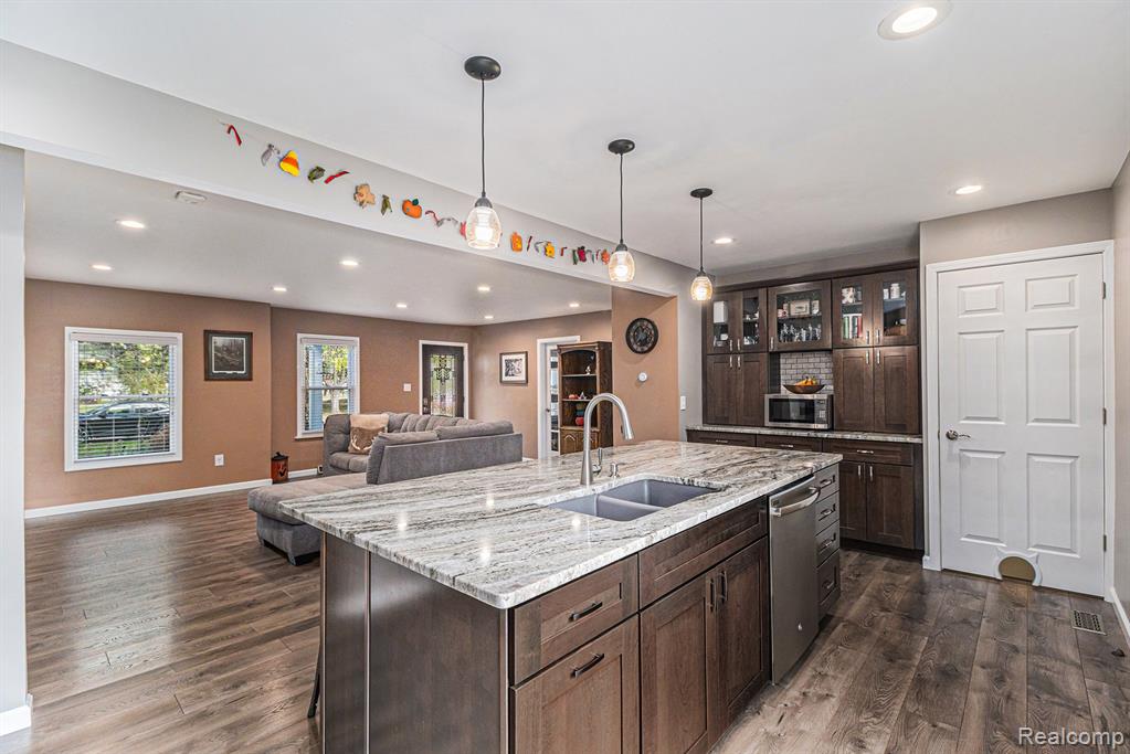 6391 Rowley Boulevard, Waterford, MI 48329 — Photo 9